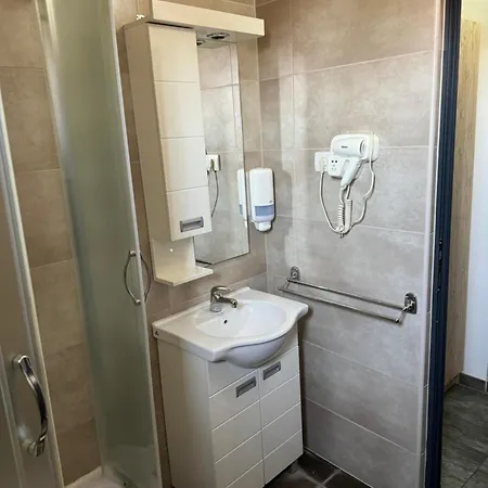 Restoran Tron 호텔