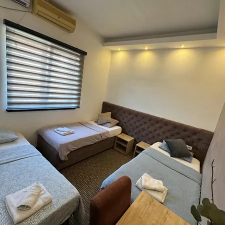 Restoran Tron 호텔 *